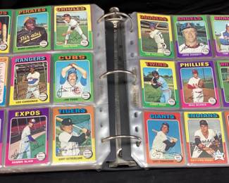 1975 TOPPS FULL SET BASEBALL CARDS, ROOKIE GEORGE BRETT, ROBIN YOUNT, GARY CARTER, OTHER CARDS HANK AARON, NOLAN RYAN, LOU BROCK, DAVE CONCEPCION, THURMAN MUNSON, ROLLIE FINGERS, DAVE PARKER, DAVE WINFIELD, TOMMY JOHN, WILLIE STARGILL, GEORGE FOSTER, JOHNNY BENCH, BOB GIBSON, STEVE CARLTON, STEVE GARVEY. FULL SET, FULL OF HALL OF FAMERS