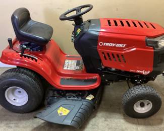 TROY-BILT PONY 42 RIDING LAWNMOWER-TRACTOR 7 SPEED SHIFT ON THE GO, 42in DECK, 15hp BRIGGS & STRATTON ENGINE. MOWER IS IN GOOD WORKING CONDITION