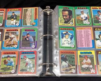 1975 TOPPS FULL SET BASEBALL CARDS, ROOKIE GEORGE BRETT, ROBIN YOUNT, GARY CARTER, OTHER CARDS HANK AARON, NOLAN RYAN, LOU BROCK, DAVE CONCEPCION, THURMAN MUNSON, ROLLIE FINGERS, DAVE PARKER, DAVE WINFIELD, TOMMY JOHN, WILLIE STARGILL, GEORGE FOSTER, JOHNNY BENCH, BOB GIBSON, STEVE CARLTON, STEVE GARVEY. FULL SET, FULL OF HALL OF FAMERS