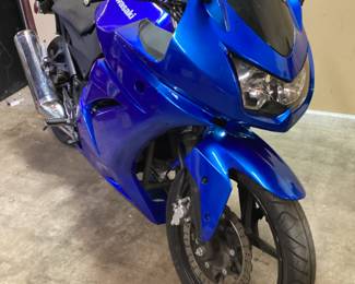 2008 KAWASAKI NINJA 250R VIN: Jkaexmj168da08279 Miles: 9353 Engine: 249cc 2 STROKE Color: BLUE 2008 KAWASAKI NINJA 250R MOTORCYCLE, 9,353 MILES, GOOD RUNNING CONDITION, 249cc 2 STROKE ENGINE, 6 SPEED MANUAL, DOHC 8 VALVE (4 per cylinder).