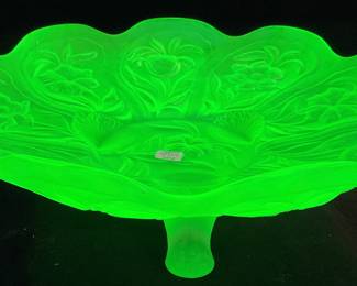 1930s CAMBRIDGE URANIUM GLASS EVERGLADES PATTERN CENTERPIECE 3 FOOTED BOWL