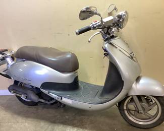 2013 SANYANG LANCE CALI CLASSIC 125 VIN: Rfgbs1he8dxaw1540 Miles: 9155 Engine: 125cc Color: SILVER 2013 SANYANG LANCE CALI CLASSIC 125 MOTOR-SCOOTER, 125cc 4 STROKE ENGINE, 9,155 MILES. GOOD RUNNING CONDITION, SEAT HAS A RIP. 75-90mpg.