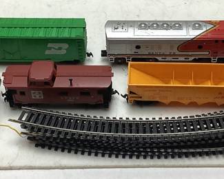 HO GAUGE TRAIN ENGINE, CARS, TRACK, & TRANSFORMER