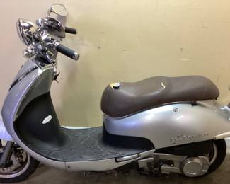 2013 SANYANG LANCE CALI CLASSIC 125 VIN: Rfgbs1he8dxaw1540 Miles: 9155 Engine: 125cc Color: SILVER 2013 SANYANG LANCE CALI CLASSIC 125 MOTOR-SCOOTER, 125cc 4 STROKE ENGINE, 9,155 MILES. GOOD RUNNING CONDITION, SEAT HAS A RIP. 75-90mpg.