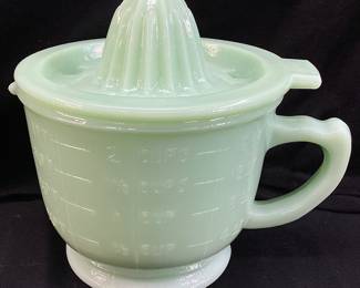 JADEITE MEASURING CUP w JUICER, 6in H