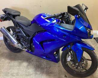 2008 KAWASAKI NINJA 250R VIN: Jkaexmj168da08279 Miles: 9353 Engine: 249cc 2 STROKE Color: BLUE 2008 KAWASAKI NINJA 250R MOTORCYCLE, 9,353 MILES, GOOD RUNNING CONDITION, 249cc 2 STROKE ENGINE, 6 SPEED MANUAL, DOHC 8 VALVE (4 per cylinder).