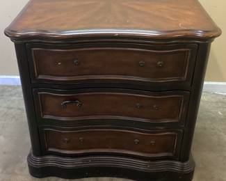HOOKER FURNITURE SEVEN SEAS COLLECTION NIGHTSTAND 3 DRAWERS, MISSING DRAWER PULLS NO SHIPPING PICKUP ONLY