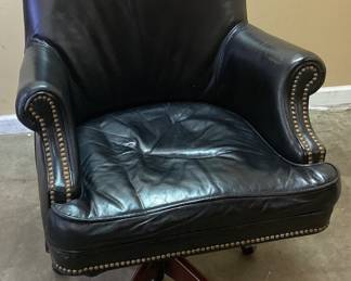 BLACK LEATHER SWIVEL DESK CHAIR NO SHIPPING PICKUP ONLY