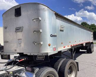 2008 EAST GENESIS 39ft FRAMELESS ALUMINUM DUMP TRAILER HALF LINED BED WITH MECHANICAL TARP ROLLER, AIR RIDE SUSPENSION, COAL/GRAIN TOP SWING DOORS, 52 CUBIC YARD, TRAILER IS IN GOOD WORKING CONDITION w TITLE