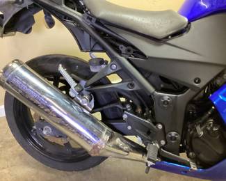 2008 KAWASAKI NINJA 250R VIN: Jkaexmj168da08279 Miles: 9353 Engine: 249cc 2 STROKE Color: BLUE 2008 KAWASAKI NINJA 250R MOTORCYCLE, 9,353 MILES, GOOD RUNNING CONDITION, 249cc 2 STROKE ENGINE, 6 SPEED MANUAL, DOHC 8 VALVE (4 per cylinder).