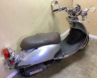 2013 SANYANG LANCE CALI CLASSIC 125 VIN: Rfgbs1he8dxaw1540 Miles: 9155 Engine: 125cc Color: SILVER 2013 SANYANG LANCE CALI CLASSIC 125 MOTOR-SCOOTER, 125cc 4 STROKE ENGINE, 9,155 MILES. GOOD RUNNING CONDITION, SEAT HAS A RIP. 75-90mpg.