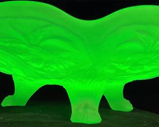 1930s CAMBRIDGE URANIUM GLASS EVERGLADES PATTERN CENTERPIECE 3 FOOTED BOWL