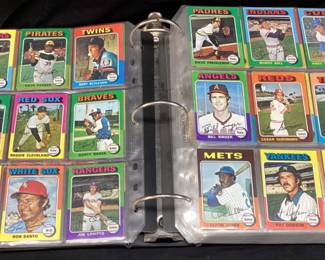 1975 TOPPS FULL SET BASEBALL CARDS, ROOKIE GEORGE BRETT, ROBIN YOUNT, GARY CARTER, OTHER CARDS HANK AARON, NOLAN RYAN, LOU BROCK, DAVE CONCEPCION, THURMAN MUNSON, ROLLIE FINGERS, DAVE PARKER, DAVE WINFIELD, TOMMY JOHN, WILLIE STARGILL, GEORGE FOSTER, JOHNNY BENCH, BOB GIBSON, STEVE CARLTON, STEVE GARVEY. FULL SET, FULL OF HALL OF FAMERS