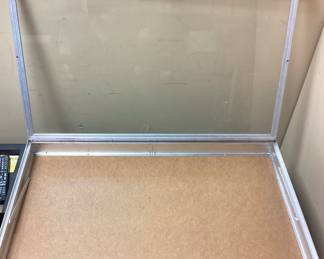 ALUMINUM DISPLAY CASE WITH KEYS No shipping Pickup only