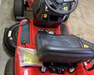 TROY-BILT PONY 42 RIDING LAWNMOWER-TRACTOR 7 SPEED SHIFT ON THE GO, 42in DECK, 15hp BRIGGS & STRATTON ENGINE. MOWER IS IN GOOD WORKING CONDITION