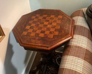 Italian Chess Side End Lamp Table with Carved Legs