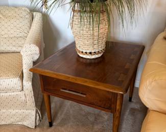 MCM Lane Acclaim Dovetail Walnut Side Table