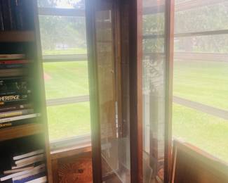 Curio cabinet $20