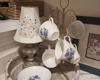 Six vintage cups and saucers, perfect for an afternoon cuppa.