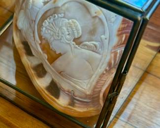 Amazing carved cameo seashell