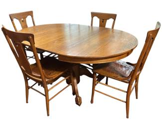 Clawfoot Kitchen Table with 2 Leaves and 4 Chairs
