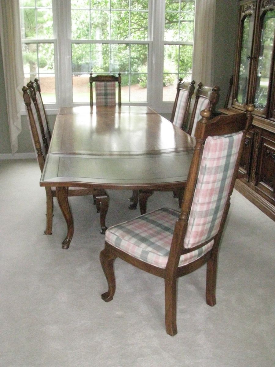 Dining table pull out leaves, ten chairs