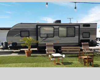 2016 Forest River 27' R.V. (Cherokee) 