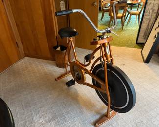 1970's Schwin exercise bike in like new condition