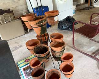 Plant tower with pots