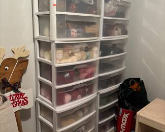 Drawers and drawers of yarn
