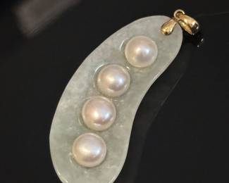 Vintage jade and 14 K cultured pearl necklace