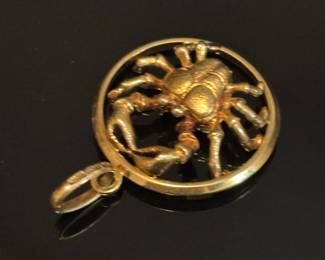 Neat crab pendant