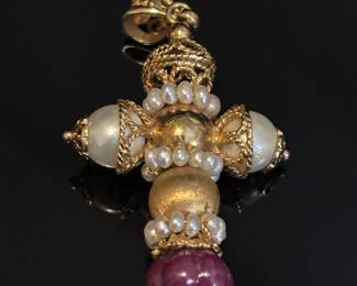 Gold / pearl cross