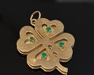 Beautiful gold 4 leaf clover pendant 
