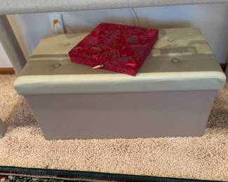 Storage ottoman 