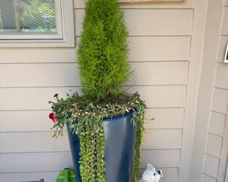 Second large planter