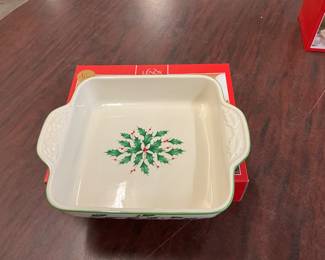 Lenox Holiday Christmas Baking Dish