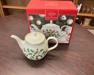 Lenox Holiday Christmas Teapot