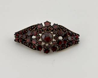 Victorian garnets brooch