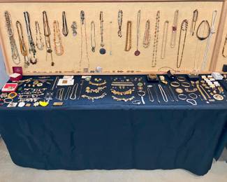 Table of fine jewelry including 18k gold and diamonds