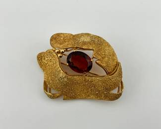 18k gold brooch