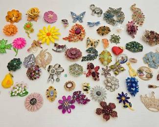 1018 68 Costume Jewelry Brooches