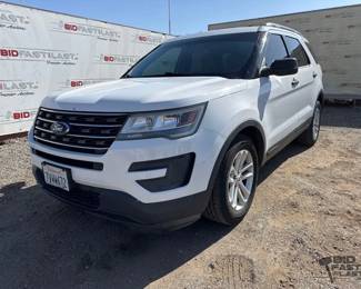 320 2017 Ford Explorer