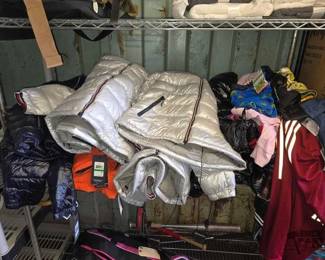 3520 Approx 20 Pieces of Mens Womens Clothes