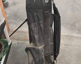 2058 Wilson Golf Stand Bag with Golf Clubs