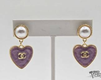1002  Chanel Purple Heart  Fuax Pearl Costume Earrings 