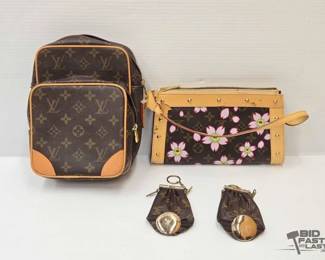 1900 4 Bags and Purses