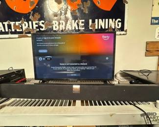 2040  32 Insignia TV  Vizio Sound Bar 