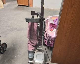 2152  Kirby G5 Vaccum Cleaner 