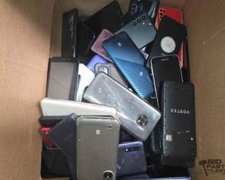 2656  Over 30 Android Phones 